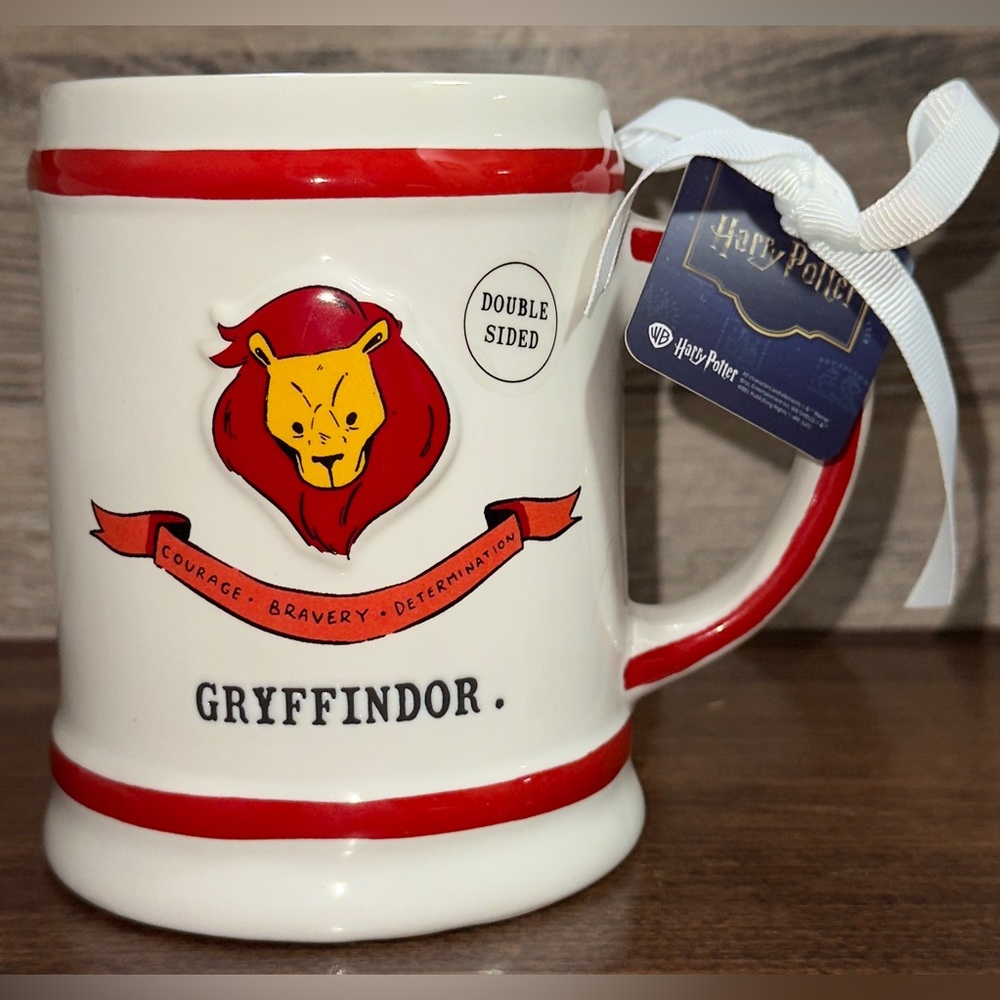 Super Cute  🥰 Rae Dunn x Harry Potter ceramic coffee mug GRYFFINDOR - NEW